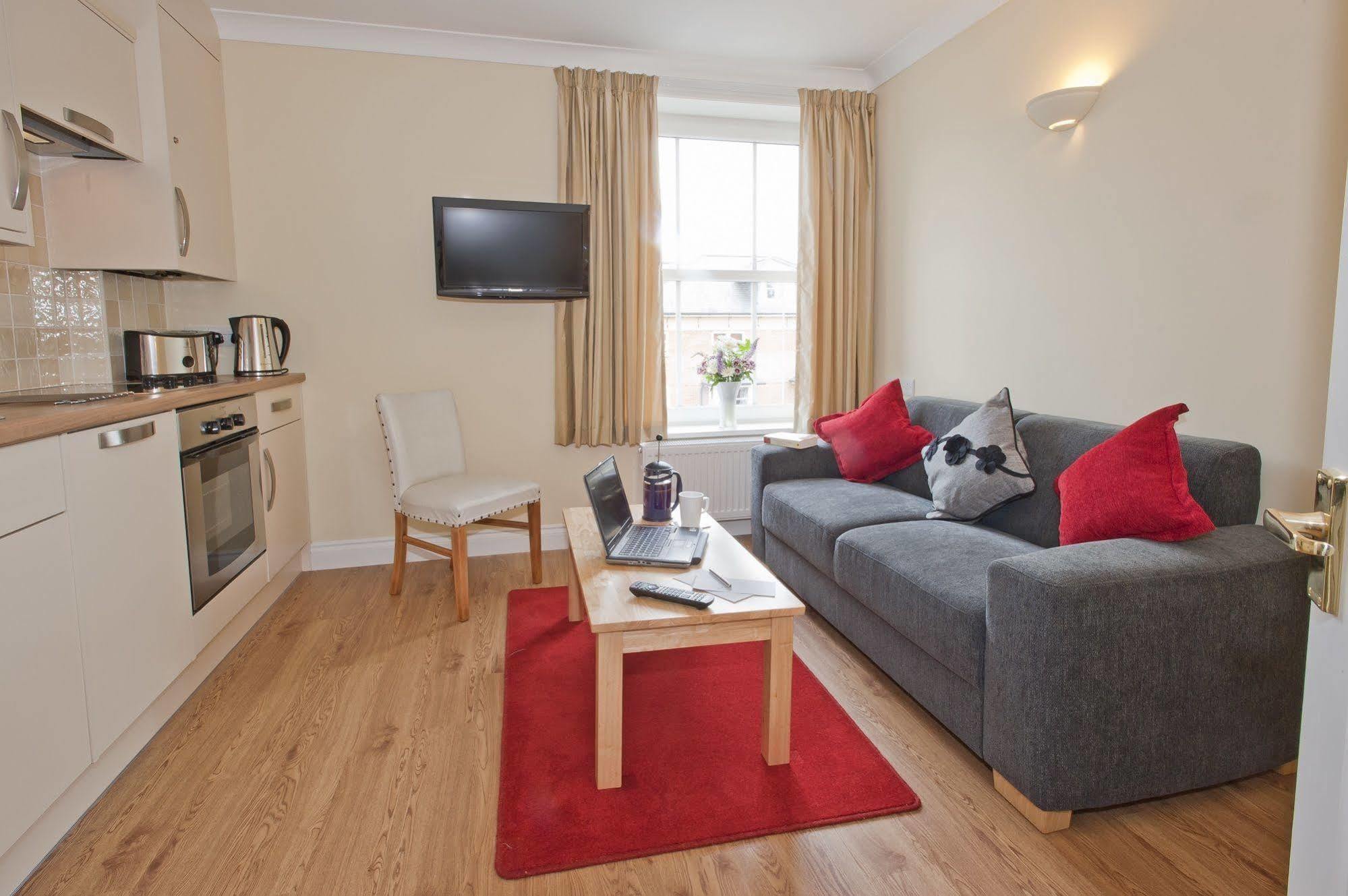 Peartree Serviced Apartments Salisbury Exterior photo