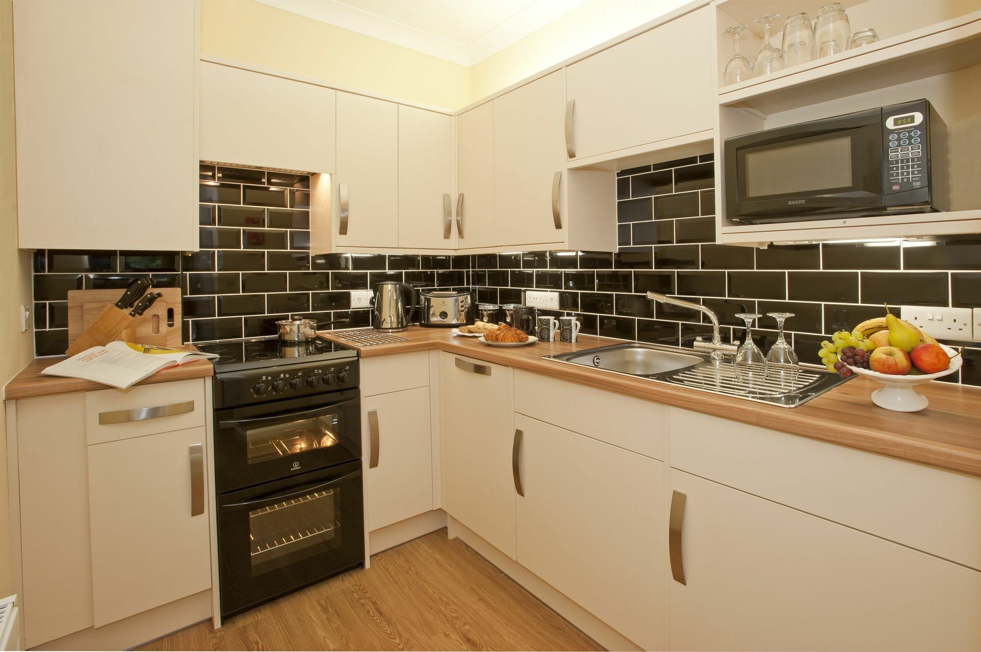 Peartree Serviced Apartments Salisbury Exterior photo