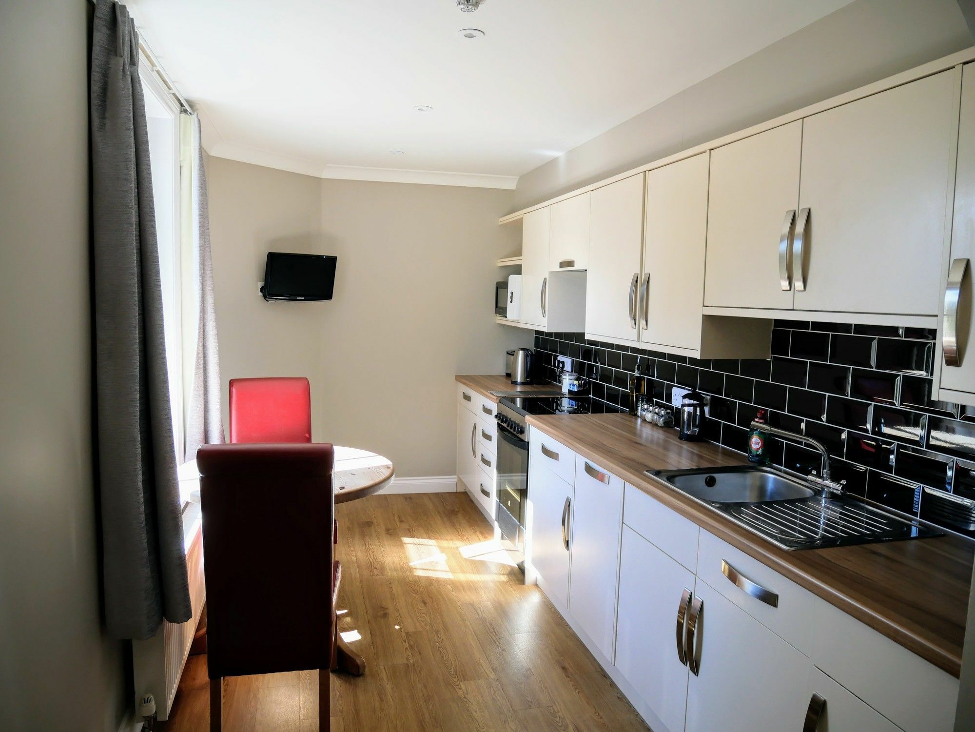 Peartree Serviced Apartments Salisbury Exterior photo