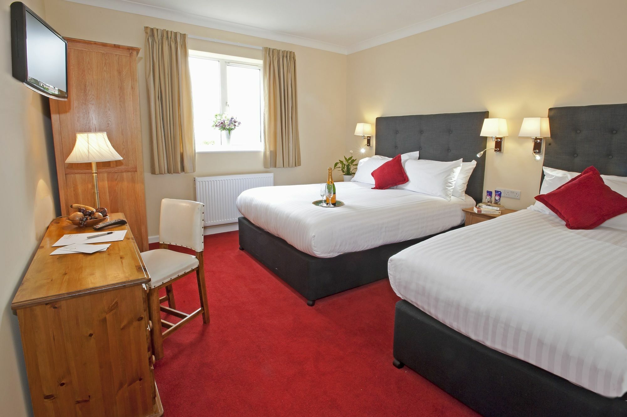 Peartree Serviced Apartments Salisbury Exterior photo