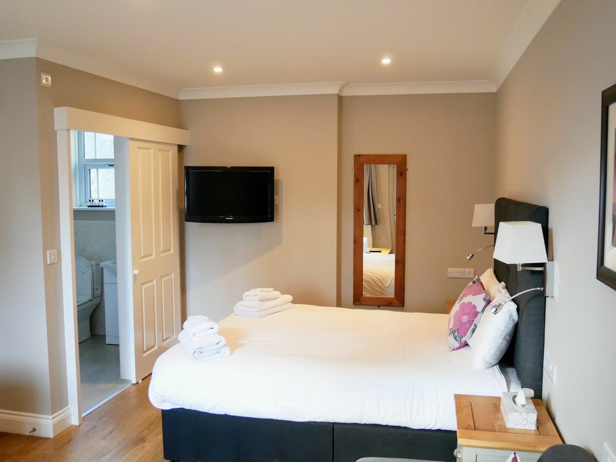 Peartree Serviced Apartments Salisbury Exterior photo