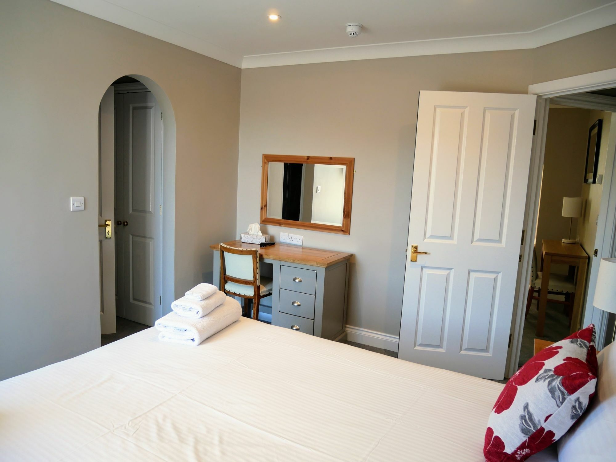 Peartree Serviced Apartments Salisbury Exterior photo